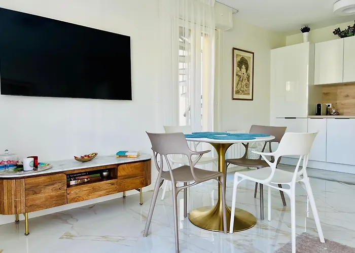 شقة Sunny Riviera - Walk To - Terrace - أنتيب